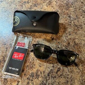 Woman’s ray bans